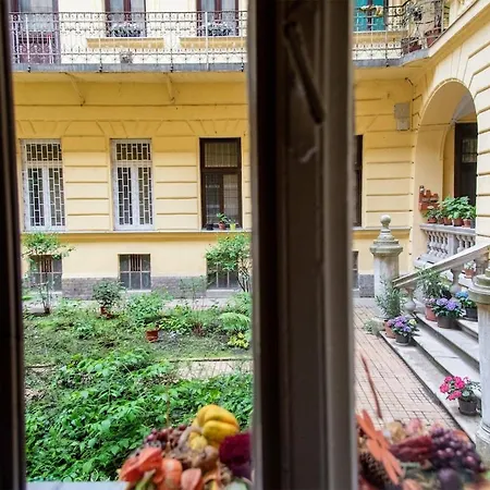 Friendly Vintage In The Downtown With Ac * Budapest