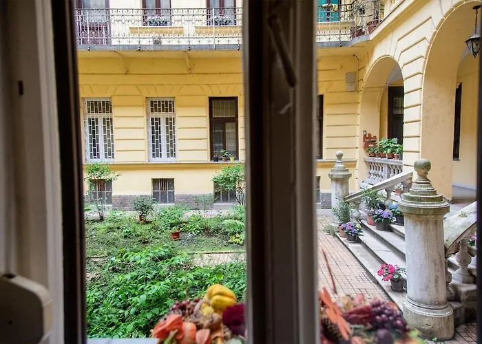 Friendly Vintage In The Downtown With Ac * Budapeşte