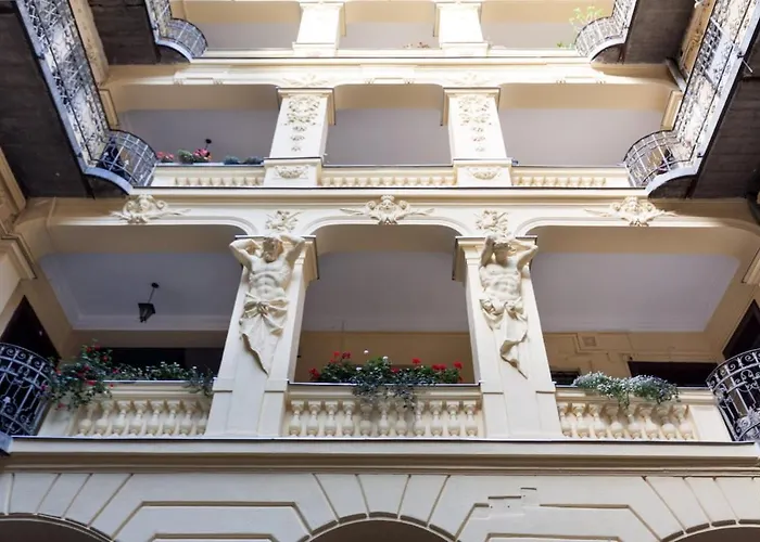 Friendly Vintage In The Downtown With Ac * Budapeşte